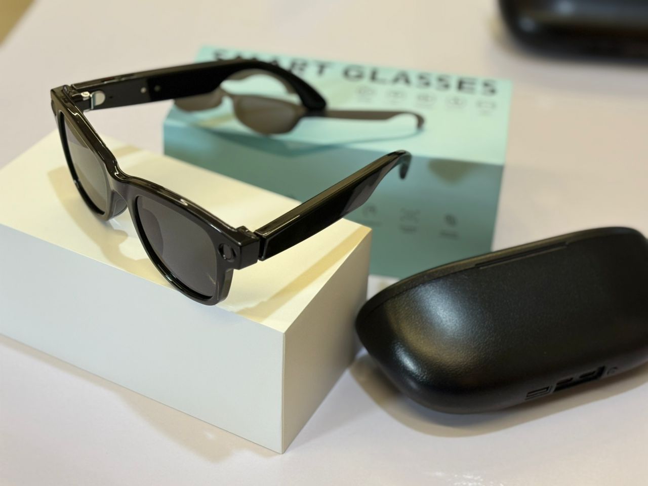 MO2 AI Smart Glasses